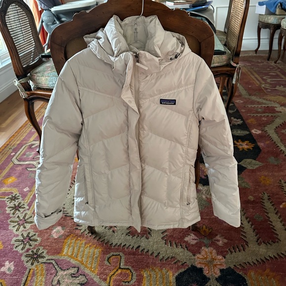 Patagonia Women's Puffer Jacket - Cream - Picture 8 of 10